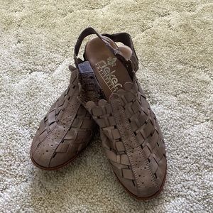 Vintage 90s Rieker Women's Tan Sling Back Row woven Sandals shoes Size 38